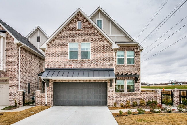 100 Claire Dr in Roanoke, TX - Building Photo - Building Photo