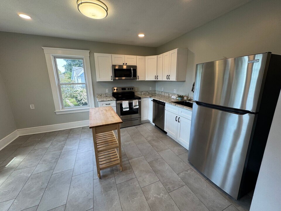 106 Arlington Ave in Dracut, MA - Building Photo