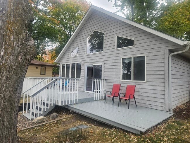 property at 4301 Quaker Trl NE