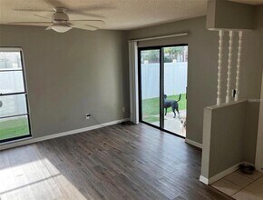 10722 Crowngate Ln in Tampa, FL - Building Photo - Building Photo