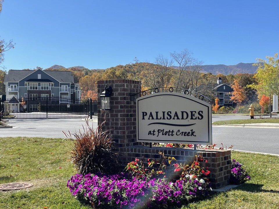 Palisades at Plott Creek in Waynesville, NC - Building Photo