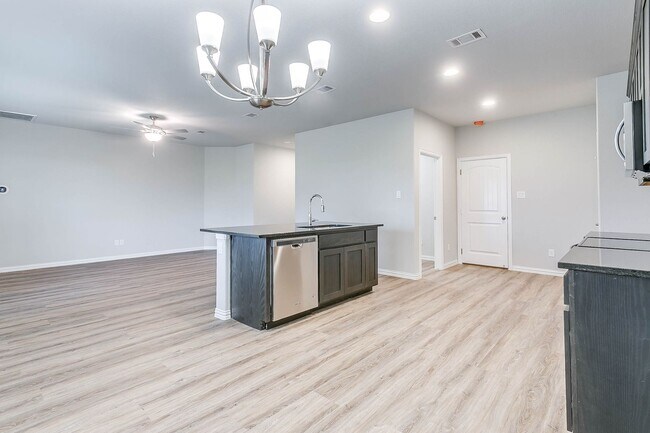 5625 McLanahan Ln in Crowley, TX - Building Photo - Building Photo
