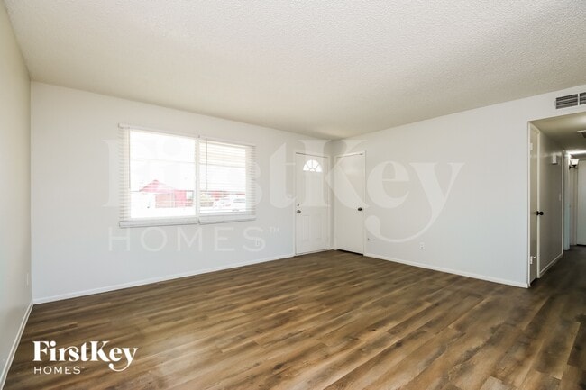 5756 W Cortez St in Glendale, AZ - Foto de edificio - Building Photo