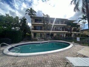 834 NE 18th Ct, Unit 3 in Fort Lauderdale, FL - Building Photo - Building Photo