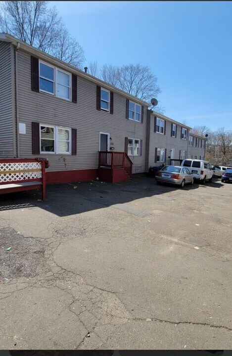 106 Cherry Ann St in Hamden, CT - Building Photo
