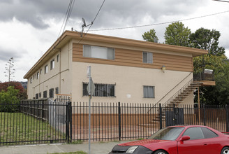 6100 Hayes St in Oakland, CA - Foto de edificio - Building Photo