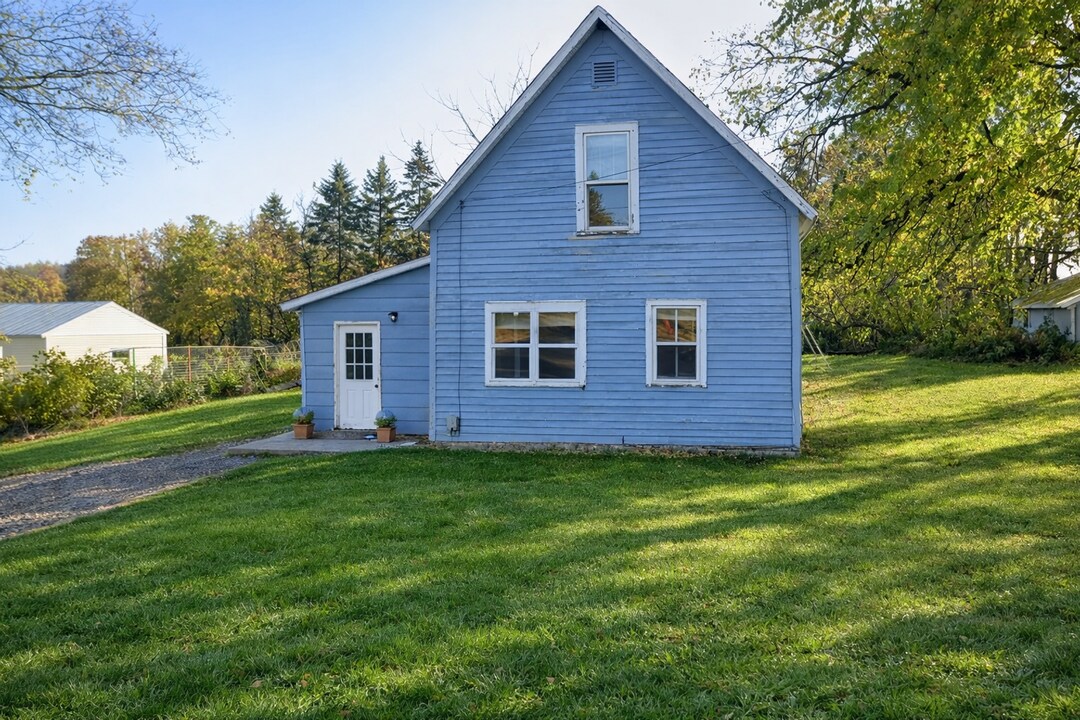 1002 Lindoo Ave E in Ladysmith, WI - Building Photo