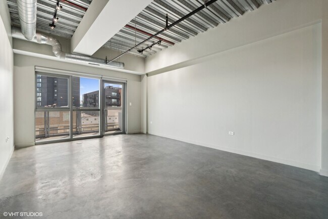 1241 N Milwaukee Ave in Chicago, IL - Building Photo - Building Photo