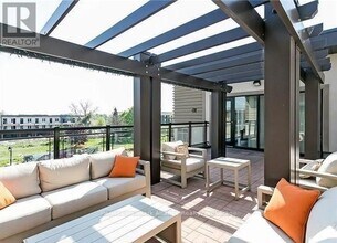 128 Garden Dr in Oakville, ON - Building Photo - Building Photo