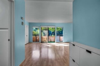 5651 Windsor Way, Unit WindsorCastle Culver City in Culver City, CA - Foto de edificio - Building Photo