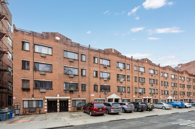 65 Cooper St in New York, NY - Building Photo - Building Photo