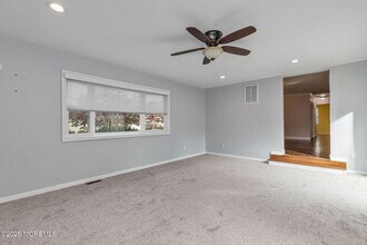 621 Sumner Ave in Belford, NJ - Foto de edificio - Building Photo