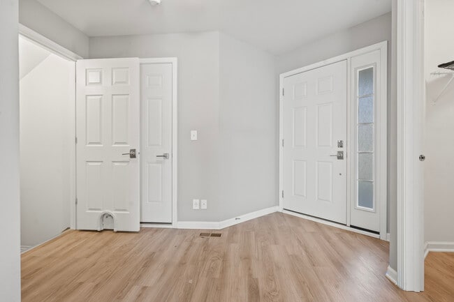 7077 Hidden Green Cir in Fox Lake, IL - Building Photo - Building Photo