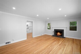 19 Bonnie Way in Larchmont, NY - Building Photo - Building Photo