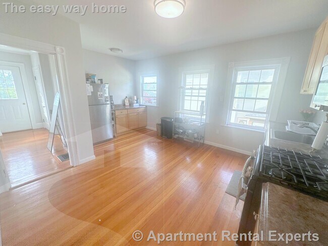251 Arlington St, Unit 2 in Medford, MA - Building Photo - Building Photo