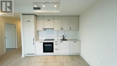 1 Quarrington Lane in North York, ON - Building Photo - Building Photo