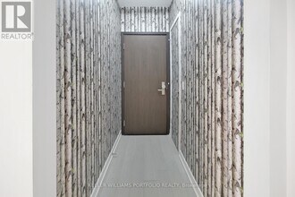 1 Yorkville Ave in Toronto, ON - Building Photo - Building Photo