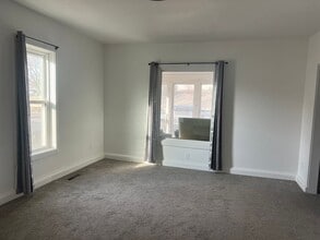 211 E 4th St in Dell Rapids, SD - Building Photo - Building Photo