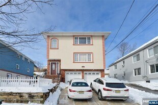 300 NJ-17 in Rutherford, NJ - Building Photo