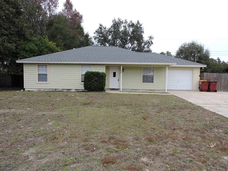 215 Grand Prix Dr in Crestview, FL - Building Photo