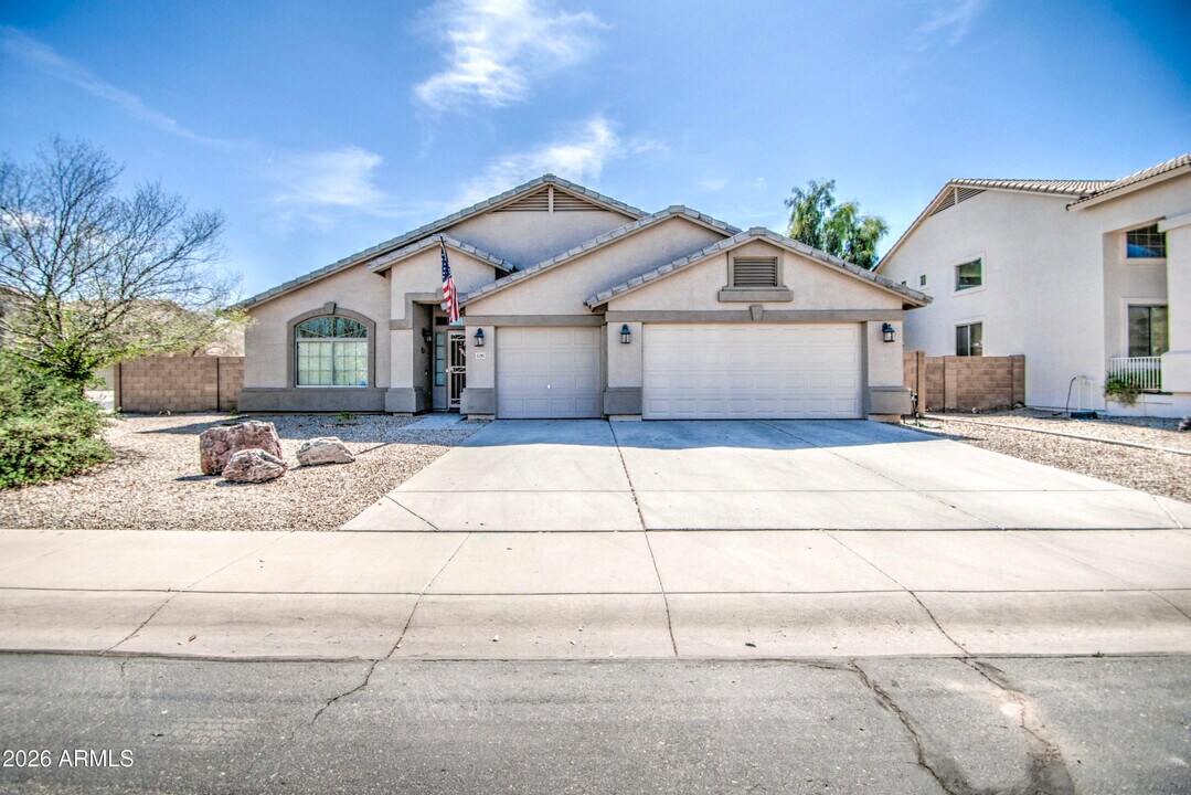 43205 Roth Rd in Maricopa, AZ - Building Photo