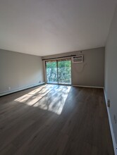 9S060 Lake Dr, Unit 9s060 in Willowbrook, IL - Foto de edificio - Building Photo