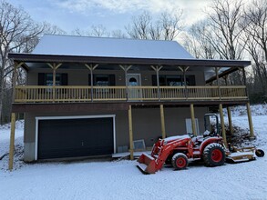 1086 Falls Rd in East Haddam, CT - Building Photo - Building Photo