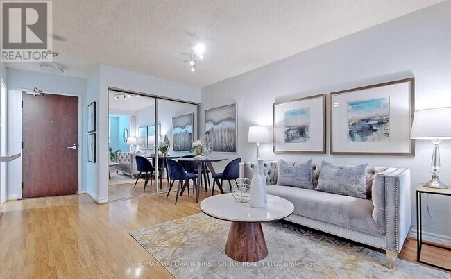 1055 Bay St. in Toronto, ON - Building Photo - Building Photo