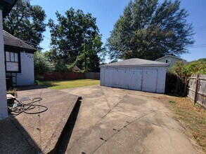 925 N Trezevant St in Memphis, TN - Foto de edificio - Building Photo