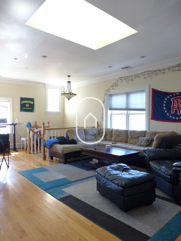 72 Hobart St in Boston, MA - Building Photo - Building Photo