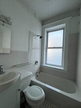 487 Kennedy Blvd, Unit 1 in Bayonne, NJ - Foto de edificio - Building Photo