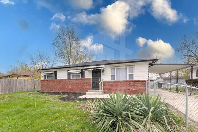property at 1801 S Drexel Ave