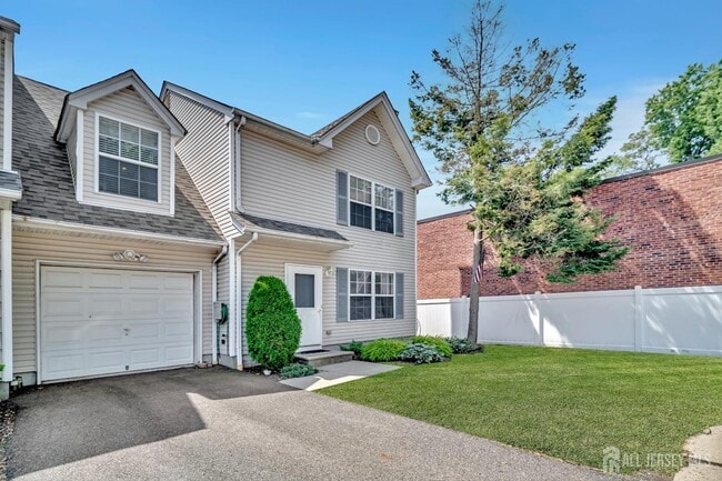 620 Grove St in Dunellen, NJ - Foto de edificio - Building Photo