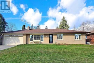 6 Bonacres Ave in Toronto, ON - Building Photo