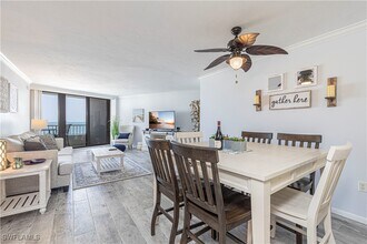 320 Seaview Ct in Marco Island, FL - Building Photo - Building Photo