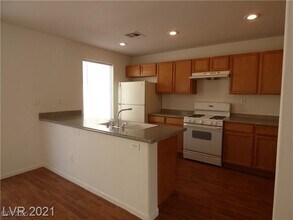 6082 Las Nubes Dr in Las Vegas, NV - Building Photo - Building Photo