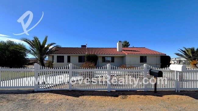14832 Quinnault Rd in Apple Valley, CA - Building Photo - Building Photo