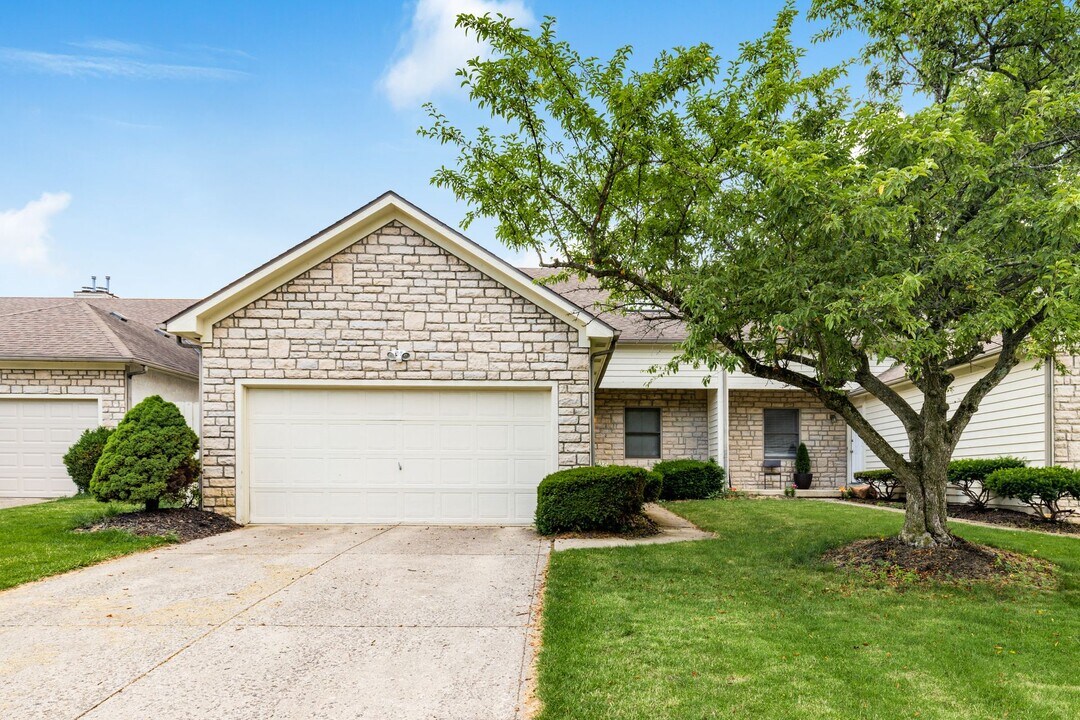 8287 Talia Ct in Westerville, OH - Building Photo