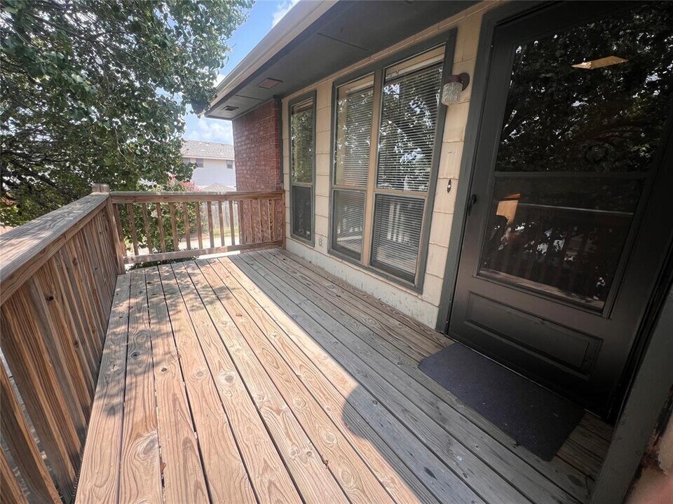 1000 Rambling Oaks Dr in Norman, OK - Building Photo