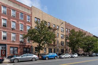 The Greenpoint House in Brooklyn, NY - Building Photo - Building Photo