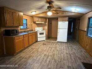 423 Usina Ave in Interlachen, FL - Building Photo - Building Photo