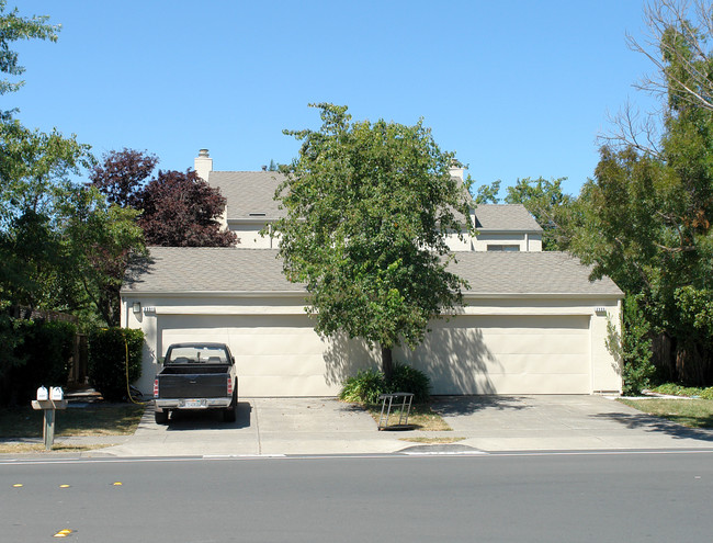 2331 Bethards Dr in Santa Rosa, CA - Building Photo - Building Photo