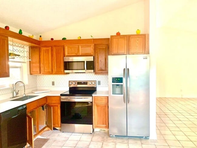 107 Gibraltar St in Royal Palm Beach, FL - Building Photo - Building Photo