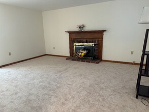 23 Lawson Farm Rd in Londonderry, NH - Building Photo - Building Photo