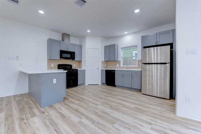 property at 8203 Woodlyn Rd