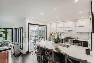 287 S Holly St in Denver, CO - Building Photo