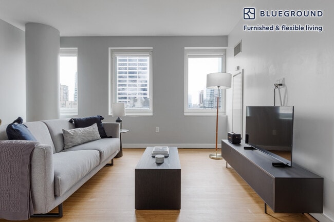 70 W 45th St