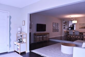 3 Preakness Ct in Tinton Falls, NJ - Foto de edificio - Building Photo