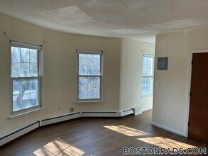 54 S Huntington Ave, Unit 15 in Boston, MA - Building Photo - Building Photo