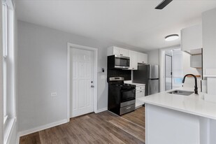 1849 W Augusta Blvd, Unit 3 Apartments